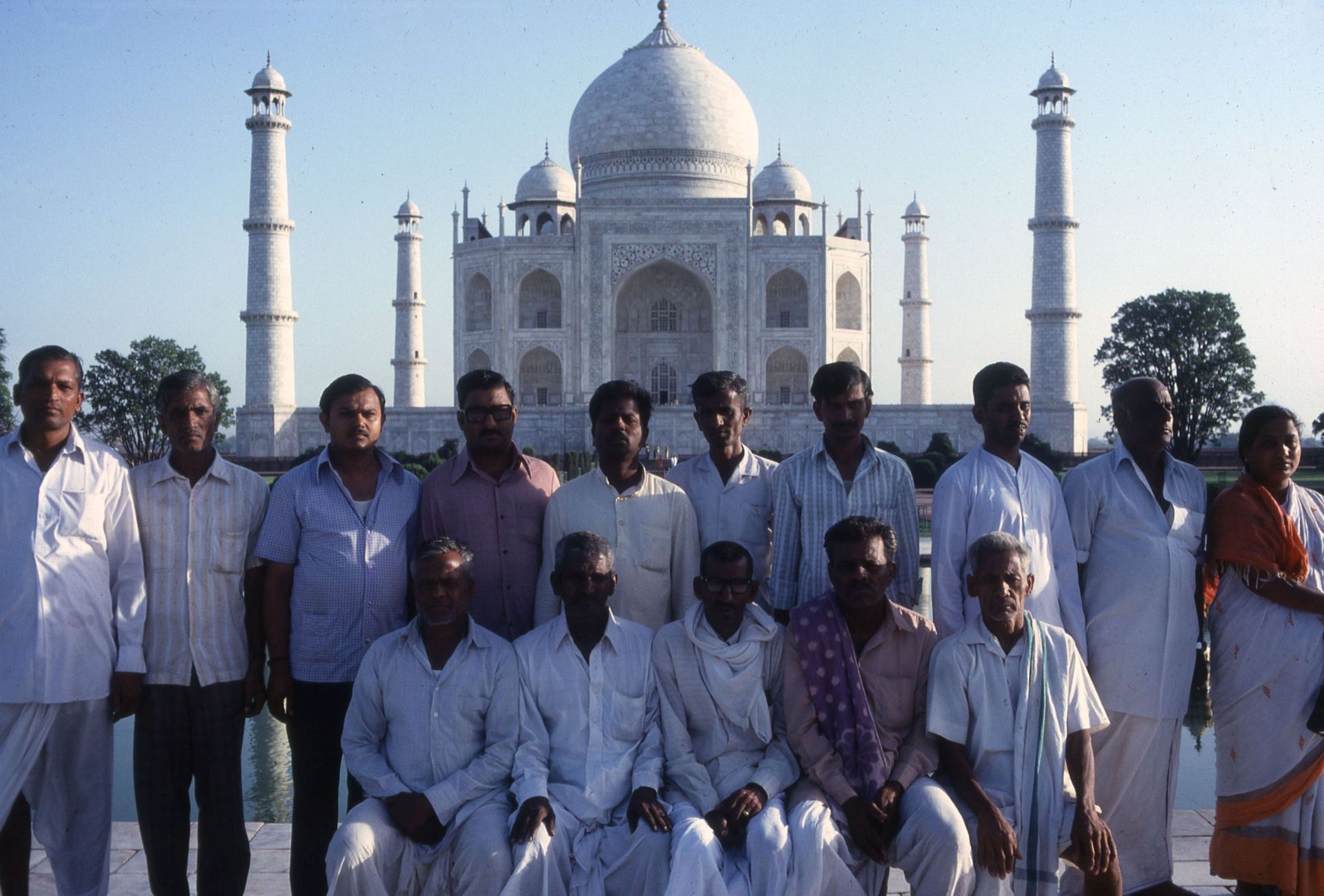 Turisti al Taj Mahal